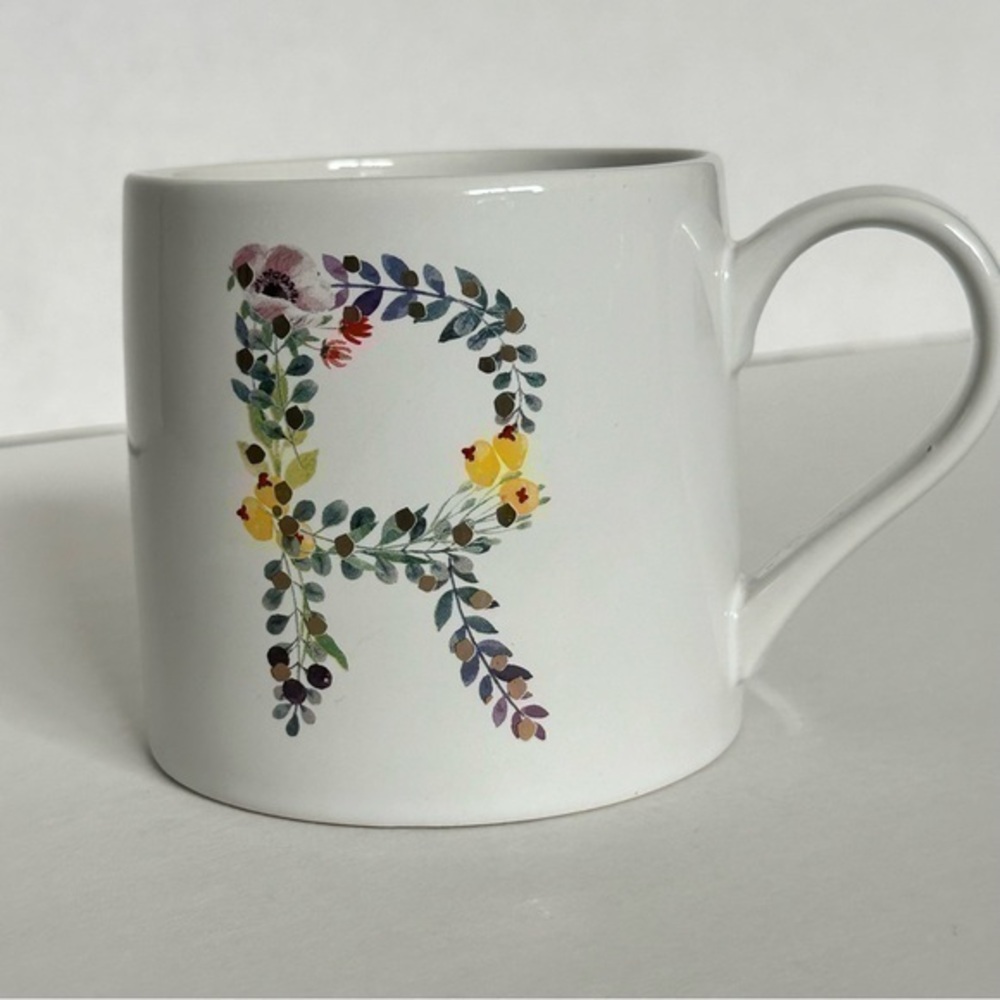 ALTAR’D STATE NWT
Hello Beautiful Monogram Mug-R WITH FLOWERS
